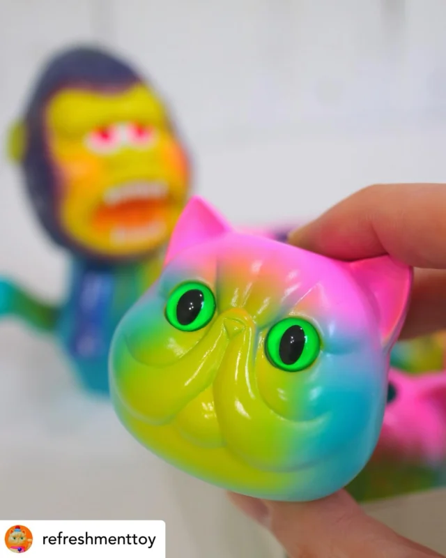 Posted @withregram • @refreshmenttoy 

TTE2025用にKING NEKONGを作ったら、ネコの頭が余ってしまったので、来月の香港のポップアップに向けてボディを変えた何か作ります🐱とりあえずエアブラシで塗装しました🎨

refreshment toy PopUp in Hong Kong🇭🇰
2025.5.19. (Mon)-2025.5.24. (Sat)
At angel abby GALLERY @angelabby_gallery 
@angelabby_hk 

KING NEKONGはThailand Toy Expo限定商品で完売しました🙇❣️

#refreshmenttoy #angelabby_hk
#sofubi #ソフビ
